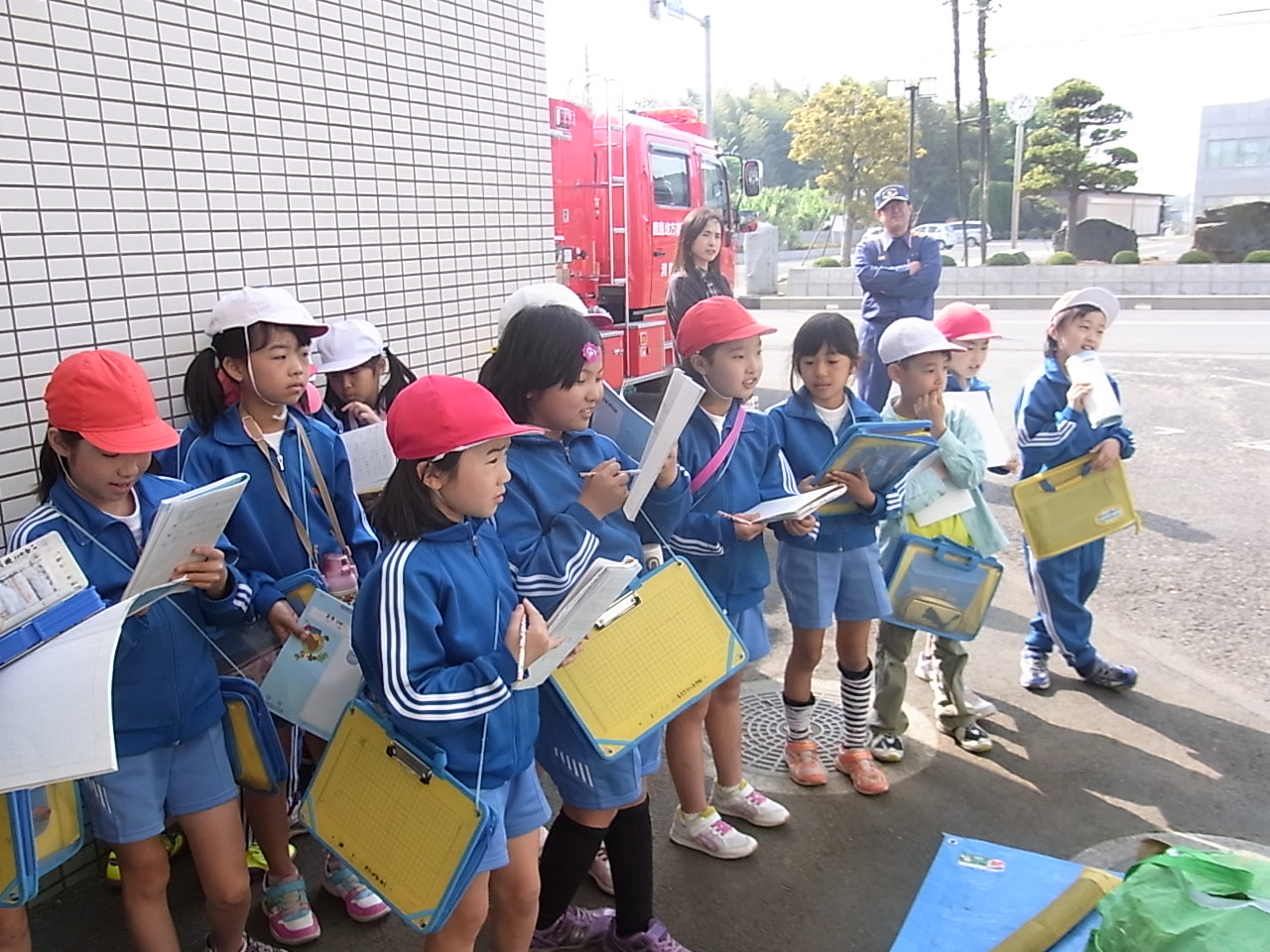 H27.5.8(金)消防署見学(4年) « 鹿嶋市立中野西小学校(公式 H27.5.8(金)消防署見学(4年) « 鹿嶋市立中野西小学校(公式