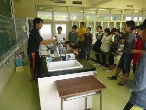 塩酸や水酸化ナトリウムなどいよいよ化学の薬品を学習します。\\