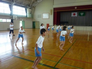 小学校高学年体育～04 マット運動：文部科学省 - YouTube